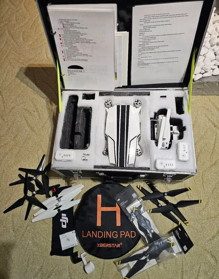 Dron Phantom 3 Professional v provedení SNAPGIZ.