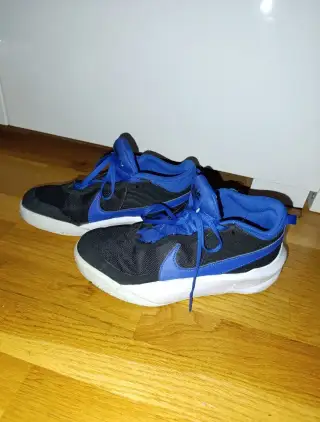 Nike basketbalové hustle 39 sportovní boty