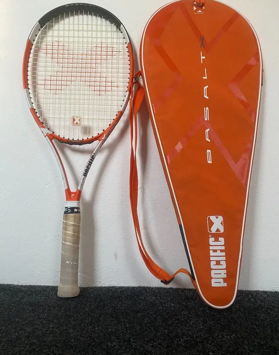 Tenisová raketa Pacific BasaltX (Grip L4) – skvělý stav