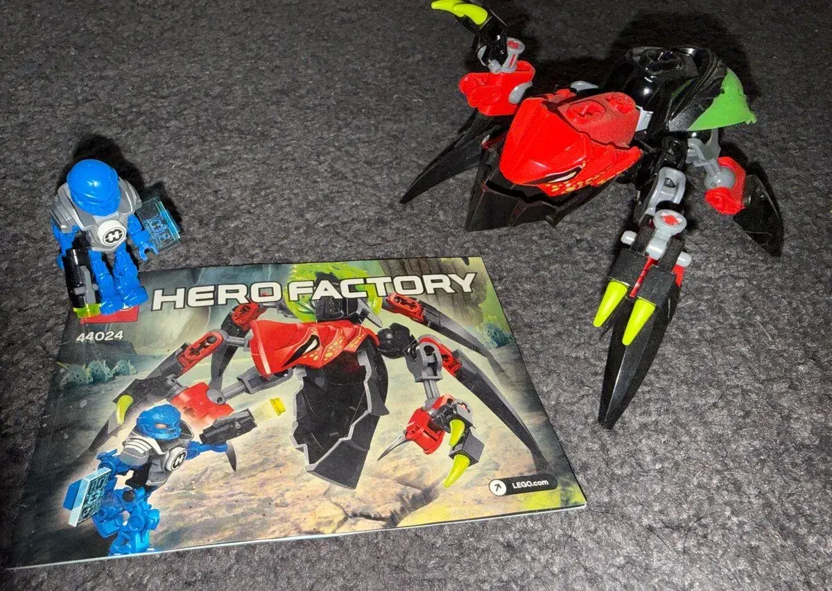 LEGO Hero Factory 44024 TUNNELER Beast vs SURGE