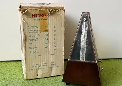 Mechanický metronom vyrobený v NDR