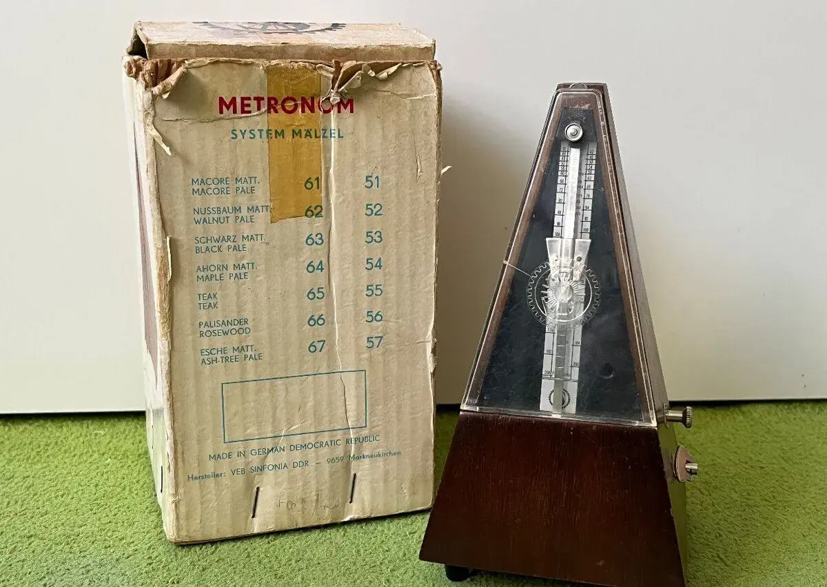 Mechanický metronom vyrobený v NDR