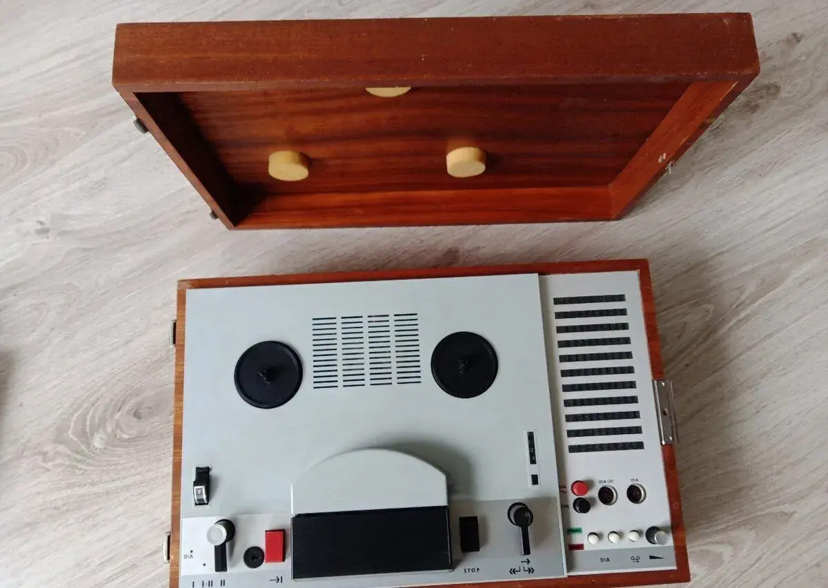Kotoučový magnetofon Tesla B57