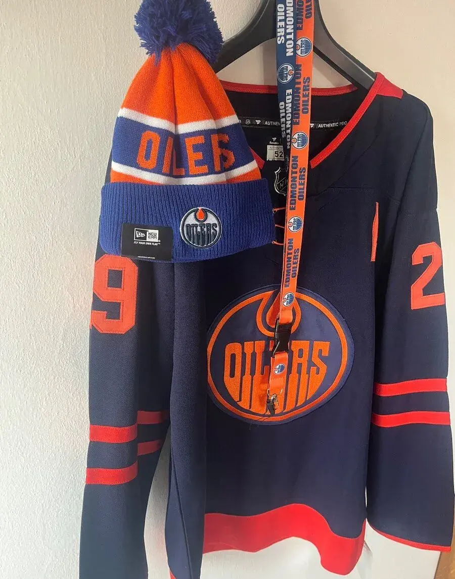 Nový dres DRAISAITL (L) čepice,klíčenka.