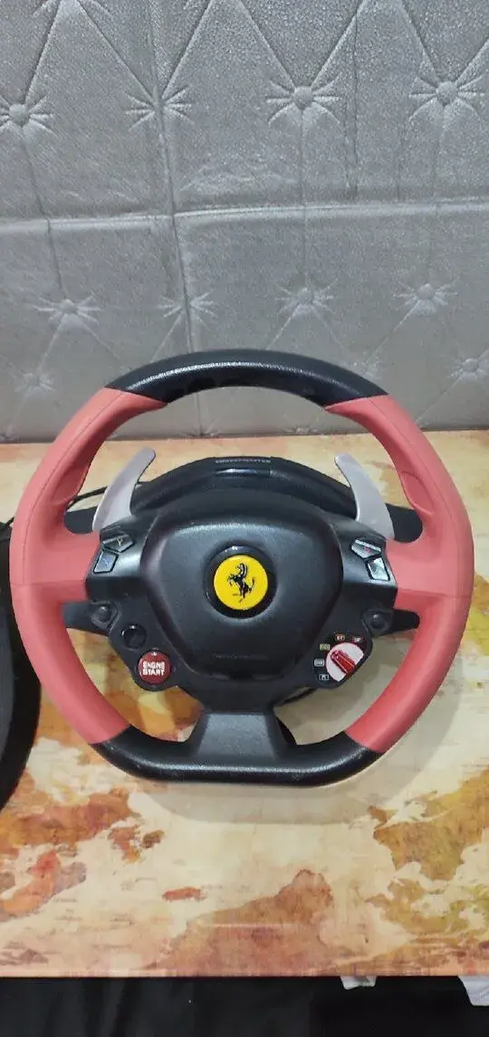 Volant Thrustmaster Ferrari 458 Spider.