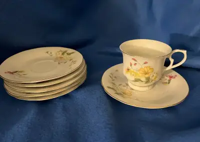 Retro porcelánová sada 6 šálků s podšálky – květinový dekor