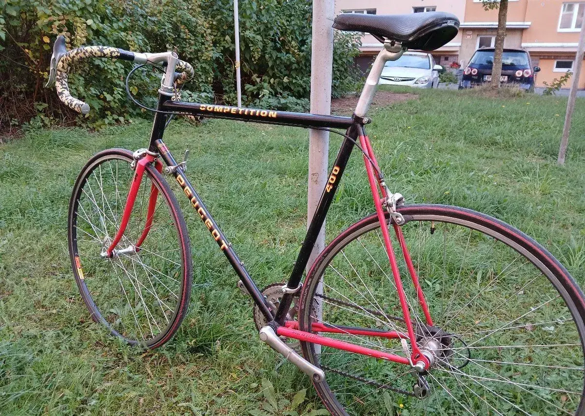 Silnicni kolo Peugeot stary zavodni model