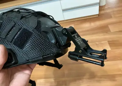 AIRSOFT MONTÁŽ NA TAKTICKOU HELMU