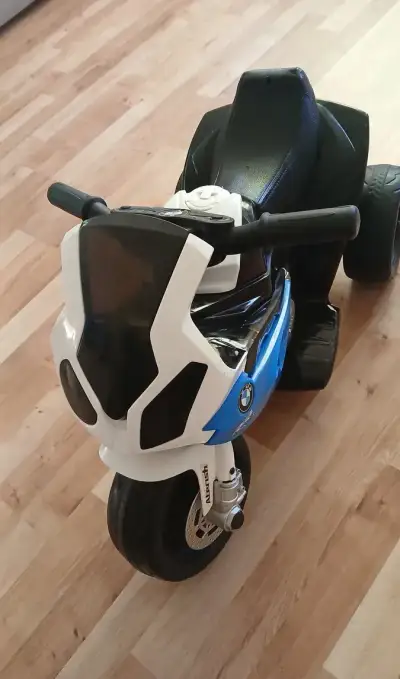 Dětská elektrická motorka BMW