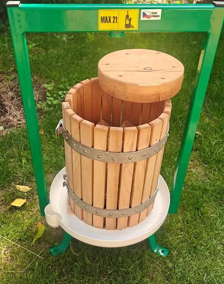 Lis na ovoce v rámu na 2t