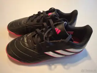 Adidas dětské kopačky sálovky vel. 34