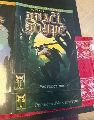 Dračí doupě / Obloha z listí a drahokamů