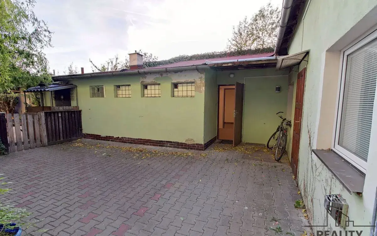 Pronájem prostorného celku 211 m² pro sdílené bydlení nebo u