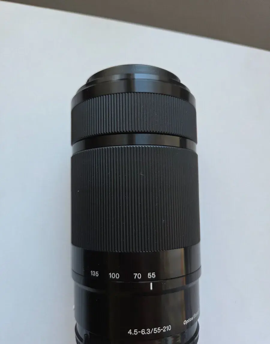 Objektiv Sony E 55–210 mm f/4.5 – 6.3