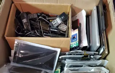 Mobil - Tablet - vše určeno na náhradní díly