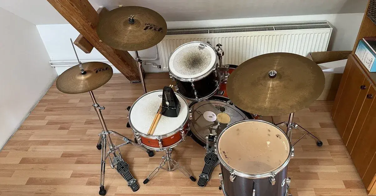Bicí Sonor Force (2001 Wax Cherry) + činely Paiste PST5
