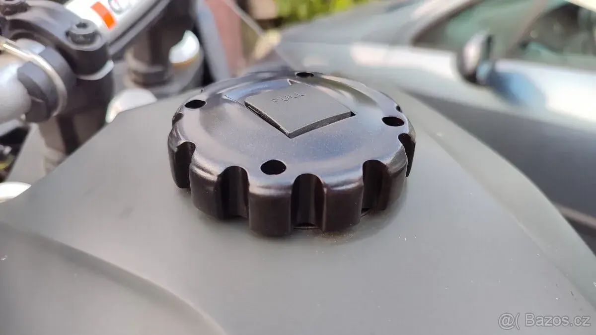 Tenere 700 doplňky, víčko nádrže