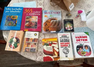 Různé kuchařky cena za kus. Praha 6.