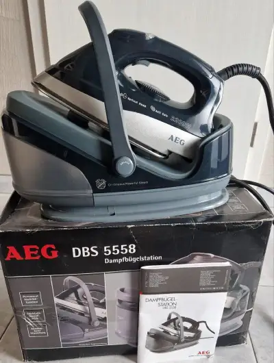Napařovací žehlička AEG DBS 5558