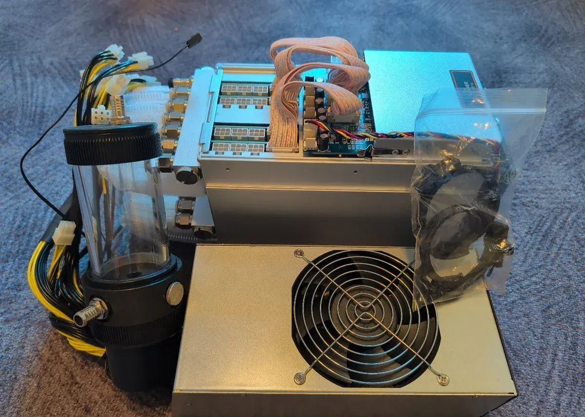 Bitmain Ant_miner S9 Hydro 18 TH/s + APW5 zdroj + čerpadlo