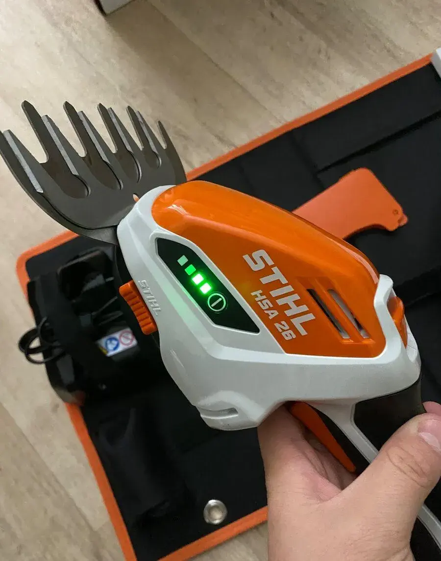 AKU nůžky na živý plot STIHL HSA 26