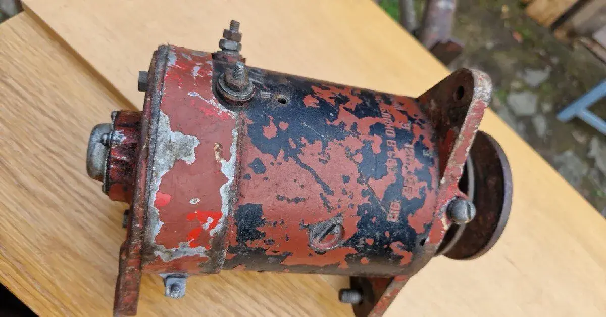 Dobíjecí dynamo DT-75