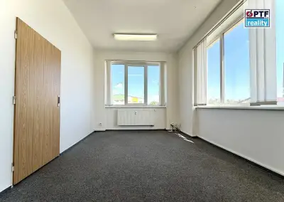 Pronájem kanceláře (16 m²) v Plzni, ul. Na Roudné