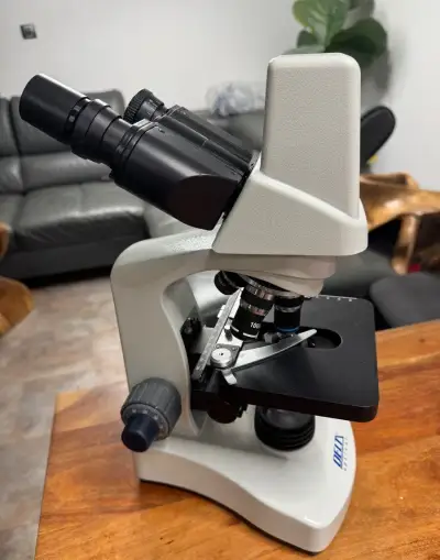 Laboratorní mikroskop