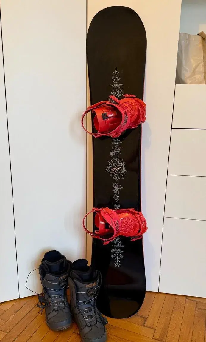 Dámský Snowboard Ride Hellcat 150cm + vázání