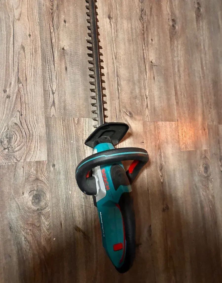 Nůžky na živý plot Bosch AdvancedHedgeCut 36