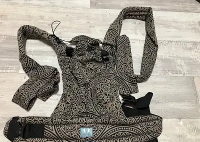 Ergonomické rostoucí nosítko Moisha Hugo