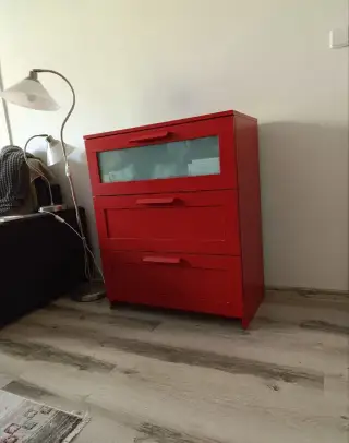 Komoda, police, závěsná skříňka IKEA Brimnes