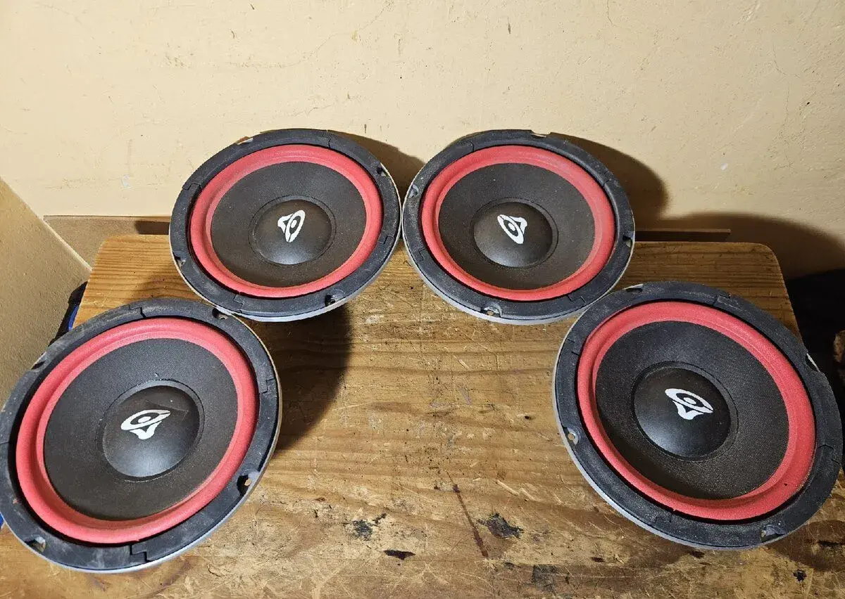 4x Cervin Vega basové HiFi repro 8"