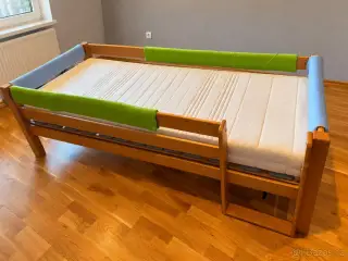 Dětskou postel z masivu (Gazel)