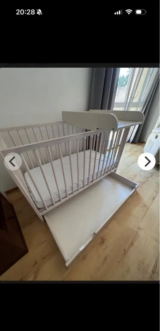 Dětská postýlka s matraci a úložným prostorem