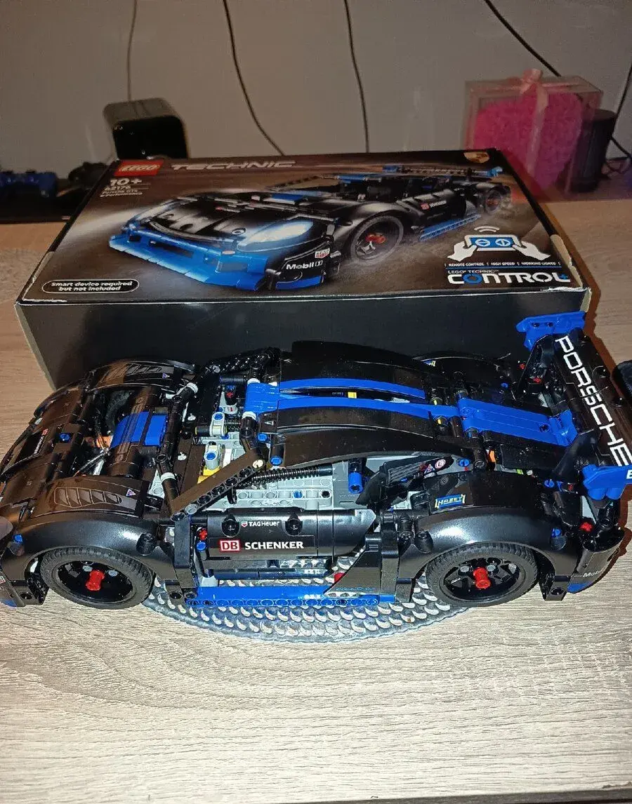 Lego technic Porsche GT4 e-Performance