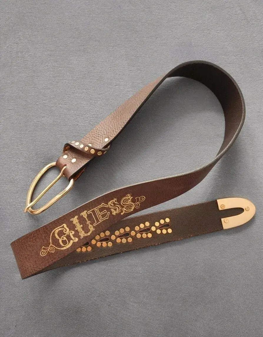 Nový kožený pásek Guess, S