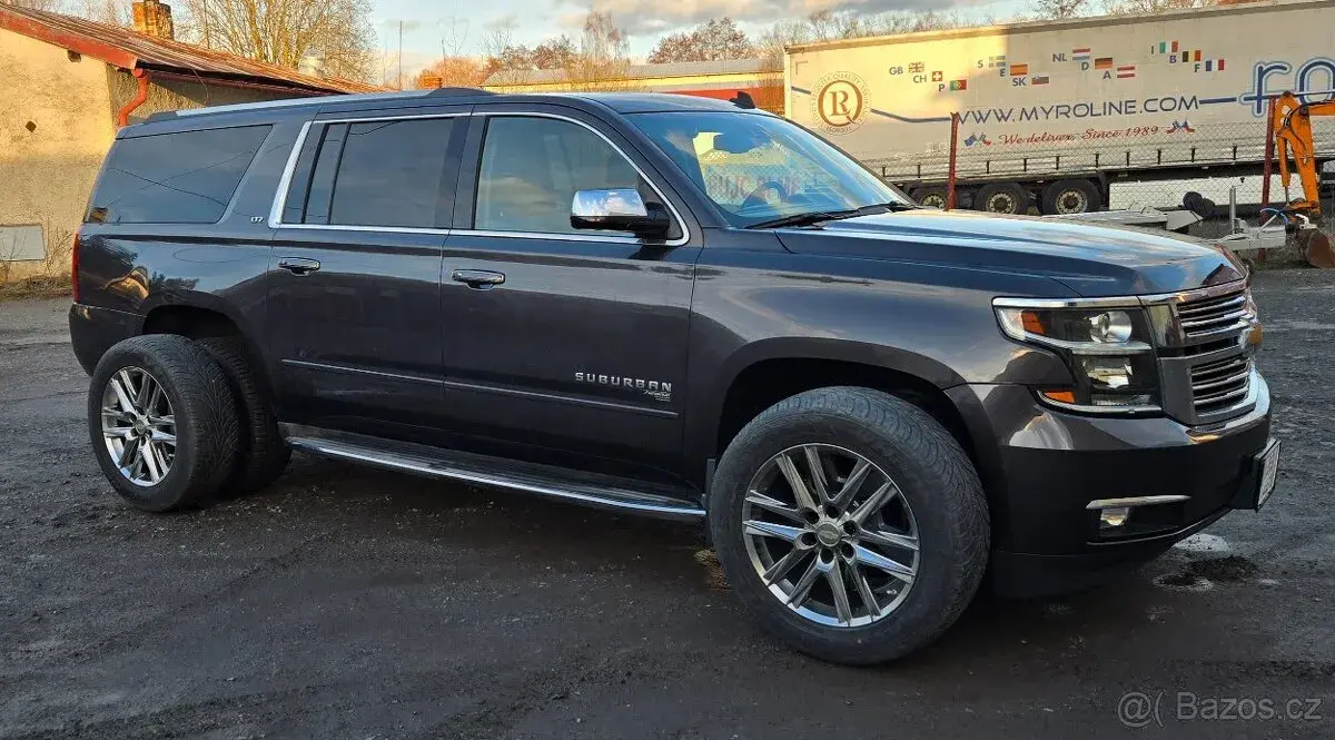 Chevrolet Suburban – 2015, 244 800 km