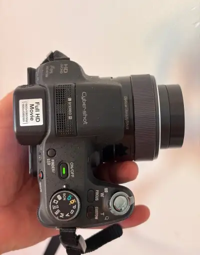 Sony DSC-HX100V – 30x ultrazoom, 16.2 Mpx, Full HD, GPS