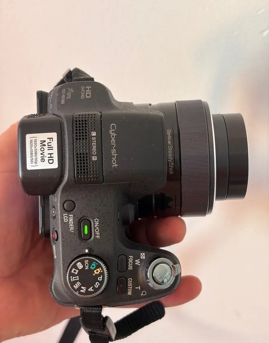 Sony DSC-HX100V – 30x ultrazoom, 16.2 Mpx, Full HD, GPS