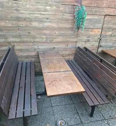 Pevná lavice, kovová konstrukce