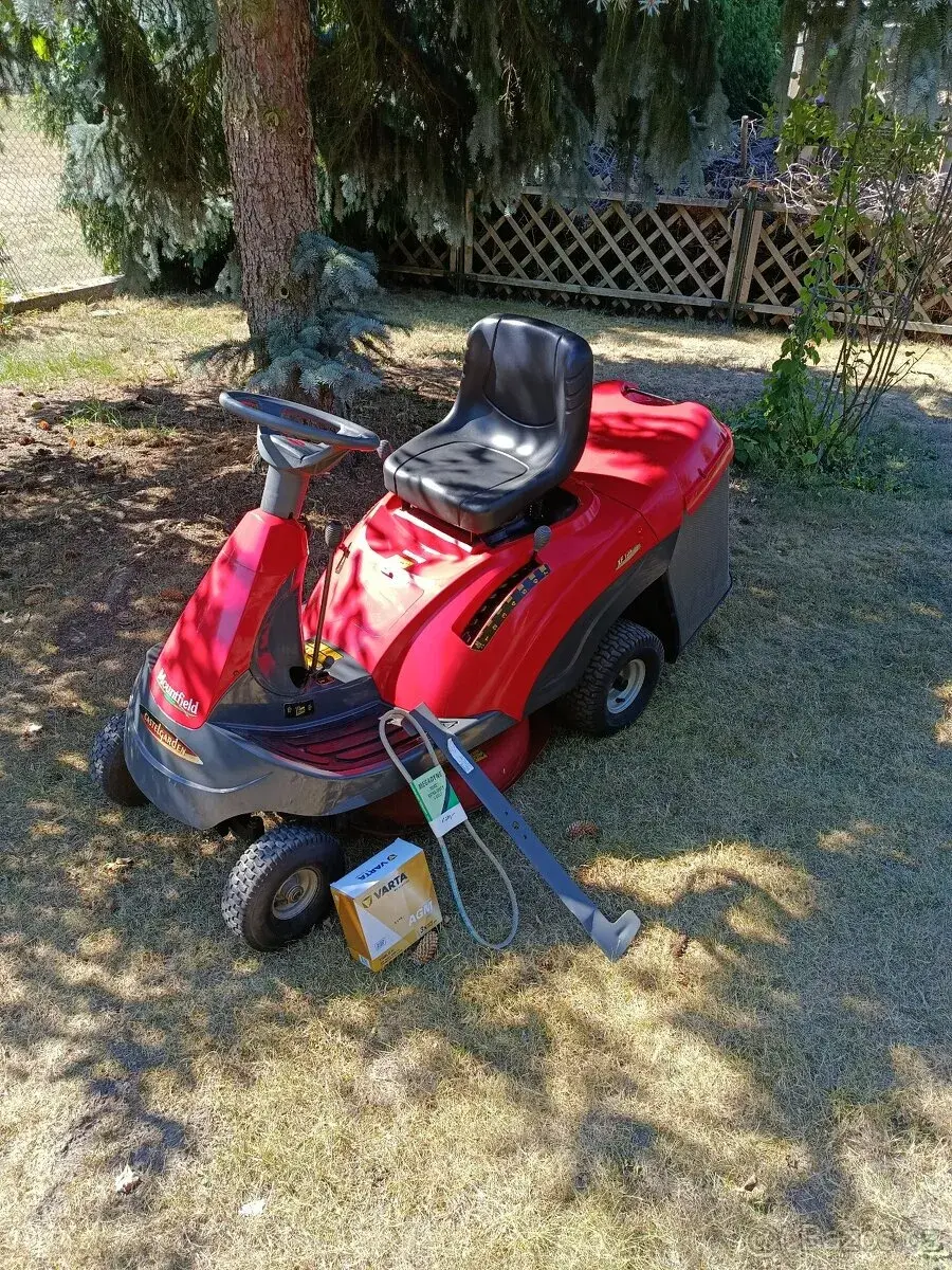 Zahradní traktůrek Rider Castelgarden XF130.