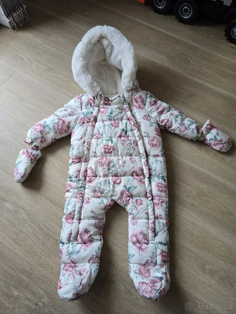Kombinéza F&F, perfektní stav, velikost 9-12m,