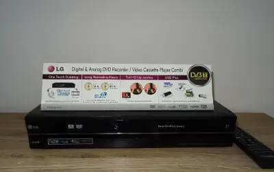 DVD rekordér+VHS video-LG RCT689H-COMBO- Kopíruje VHS na DVD