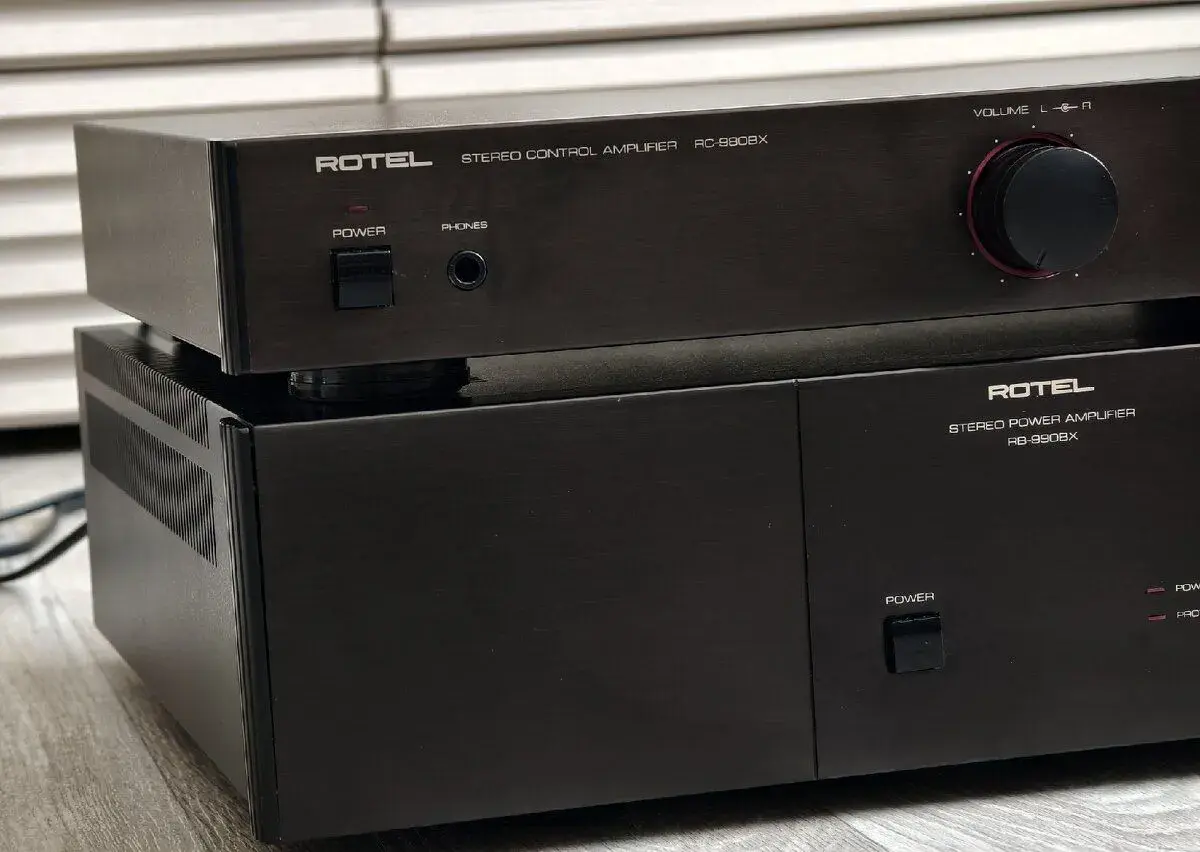 Rotel RC-980BX + RB-990BX – dělený zesilovač