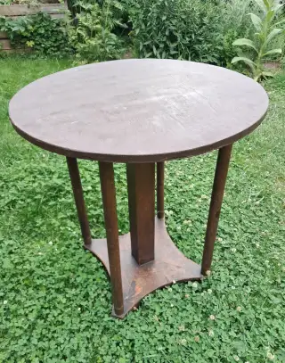 Art deco masivní dřevěný stolek