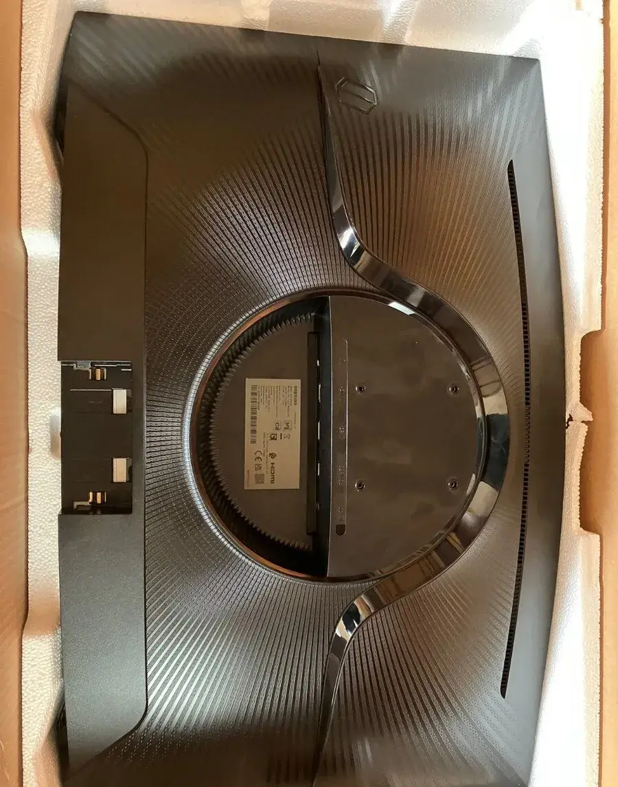 32" monitor