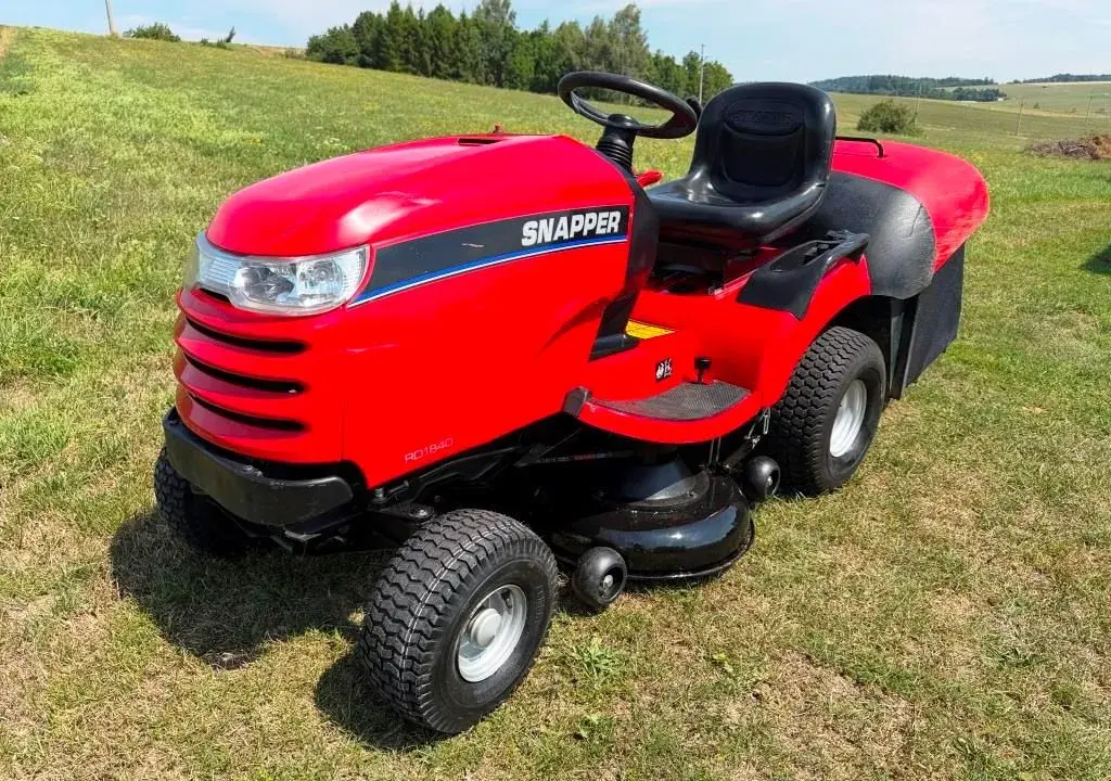 Zahradní traktor SNAPPER 102cm, motor 18HP 2V
