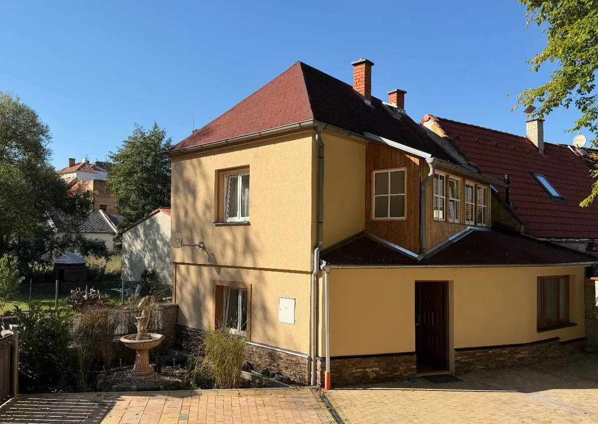 pronájem menšího zrekonstruovaného RD 4+kk Úštěk