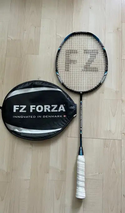 Raketa Badminton FZ Forza juniorská